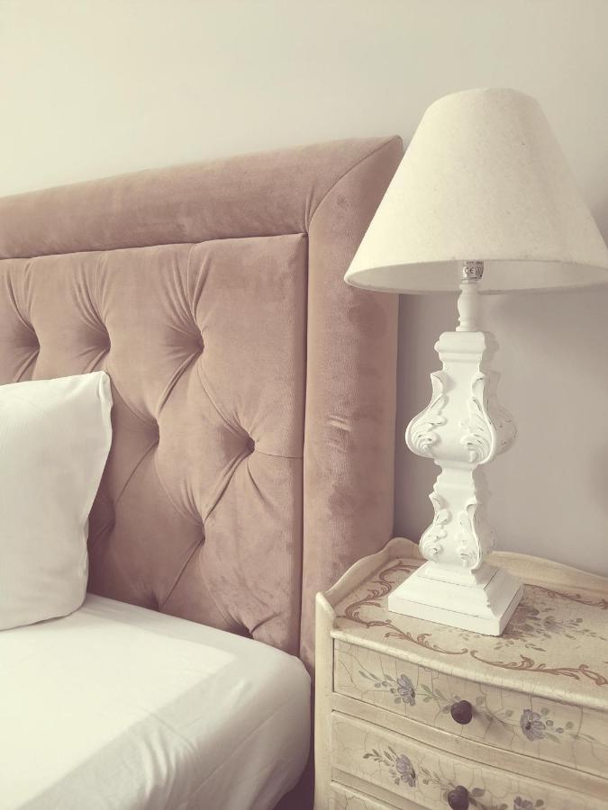 Lake & Library Boutique Hotel 伊格纳利纳 外观 照片